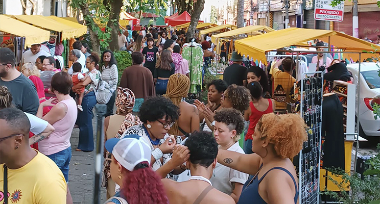 Feira Criativa organizada pela Emperifa durante a 22ª Festa da Igreja de Nossa Senhora do Rosário dos Homens Pretos da Penha de França